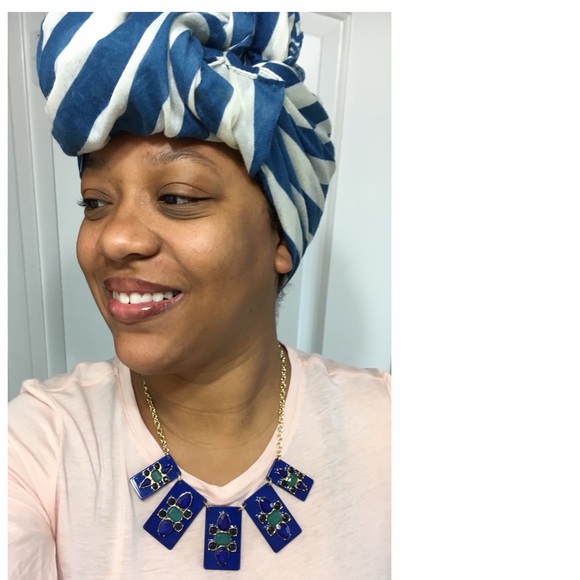 Lucite medallion statement necklace - Picture 3 of 3